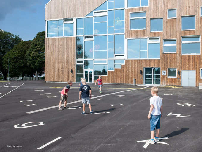Mesterfjellet Skole - school yard